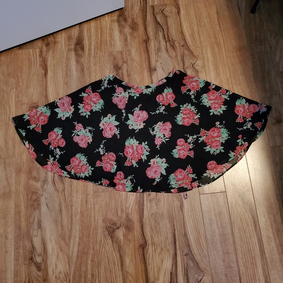 Guess floral skirt - Picture 5 of 5